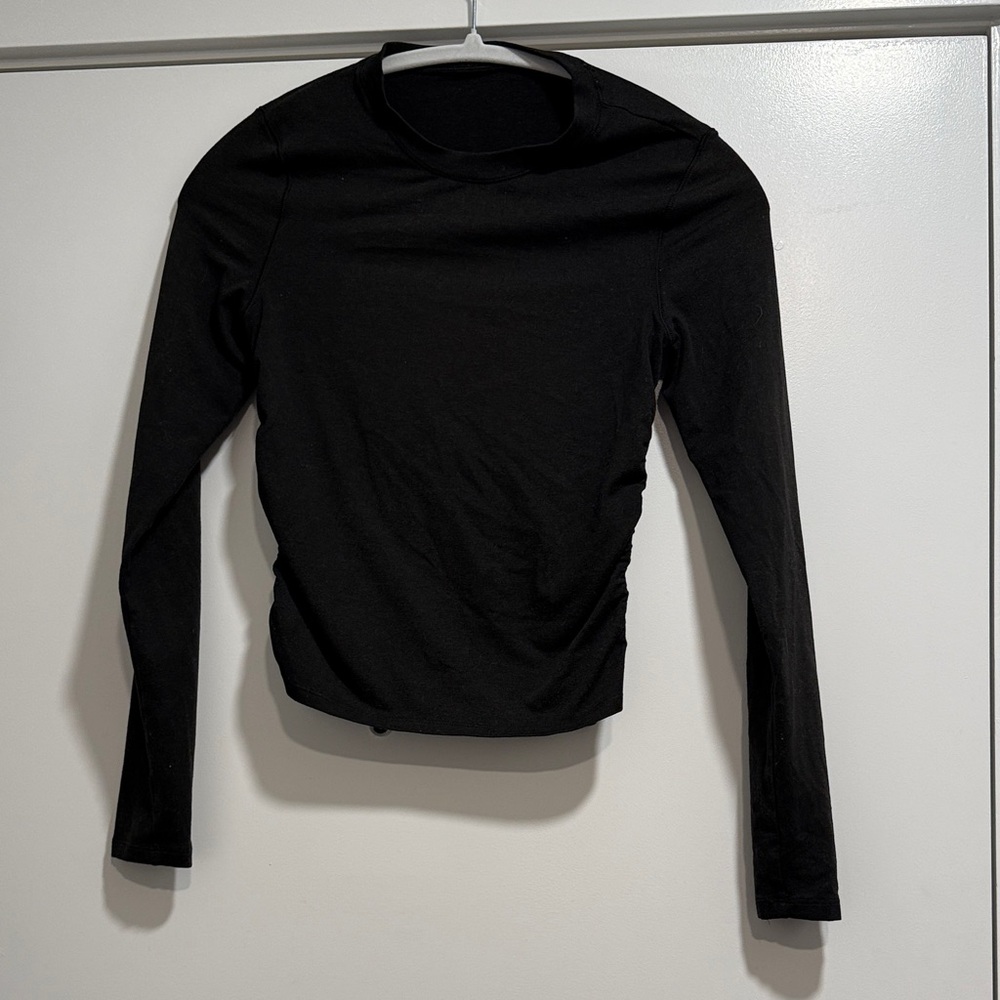 Vuori Elegant Black Long Sleeve Tee